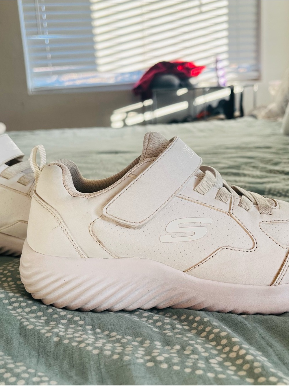 Skechers Kids Off-White Hook-and-Loop Athletic Sneakers